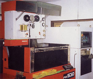CNC精密ワイヤー放電加工機